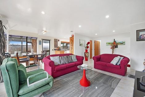 Photo of property in 2/55 Aviemore Drive, Highland Park, Auckland, 2010