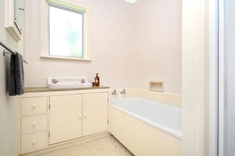 Photo of property in 12 Kinapori Terrace, Newlands, Wellington, 6037