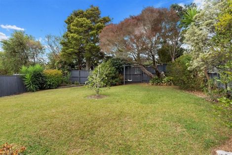 Photo of property in 2/227 Glenfield Road, Hillcrest, Auckland, 0627