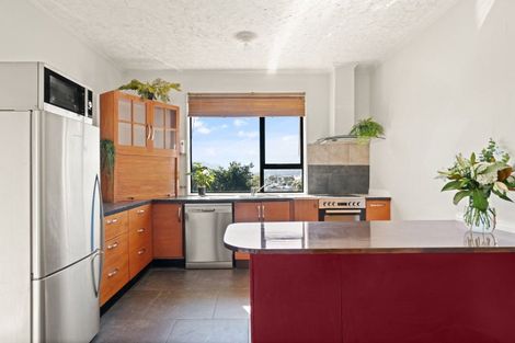 Photo of property in 35 Easther Crescent, Kew, Dunedin, 9012