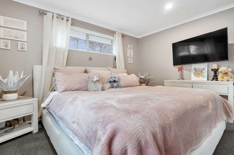 Photo of property in 16 Antrim Place, Nawton, Hamilton, 3200