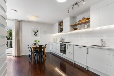 Photo of property in 8 Shanaway Rise, Hillcrest, Auckland, 0627