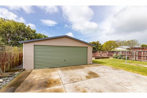 Photo of property in 6 Farnborough Street, Aranui, Christchurch, 8061