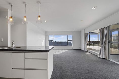 Photo of property in 75 Belt Road, New Plymouth, 4310