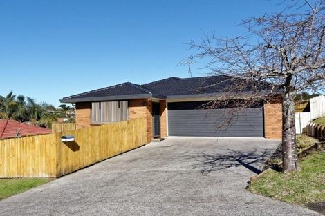 Photo of property in 2 Plumstead Rise, Glen Eden, Auckland, 0602