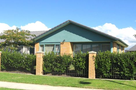 Photo of property in Waimanu Bay Village, 1/1 Piriti Drive, Te Atatu Peninsula, Auckland, 0610