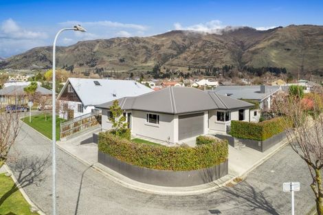 Photo of property in 12 Jessies Crescent, Wanaka, 9305