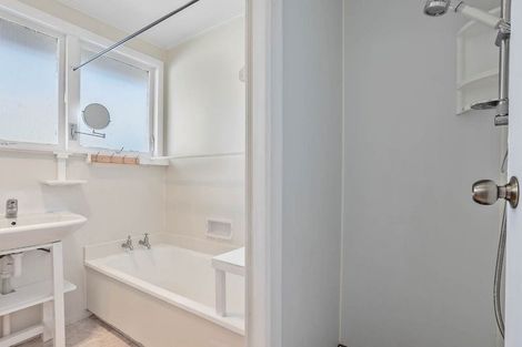 Photo of property in 2/84 Portage Road, New Lynn, Auckland, 0600