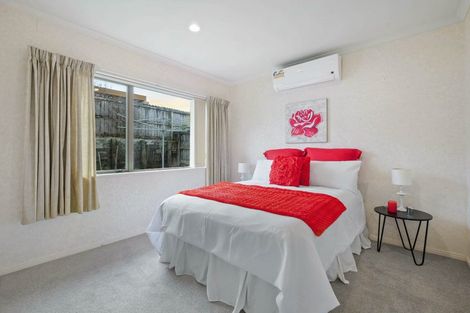Photo of property in 74 Hillwell Drive, Henderson, Auckland, 0612