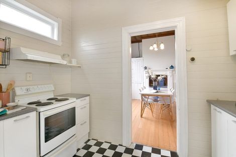 Photo of property in 21 Railway Street, Helensville, 0800