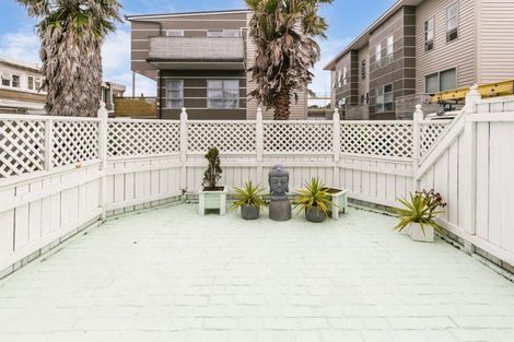 Photo of property in 125a The Parade, Island Bay, Wellington, 6023