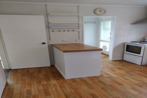 Photo of property in 17a Kingsbridge Place, Newlands, Wellington, 6037