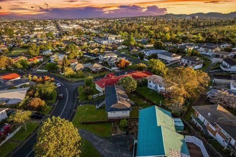Photo of property in 1/32 Rosewarne Crescent, Glendene, Auckland, 0602