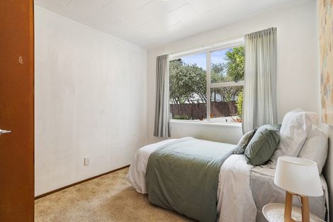 Photo of property in 5 Papa Place, Birkdale, Auckland, 0626