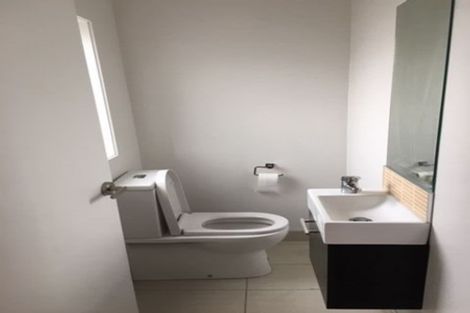 Photo of property in 1u2 June Place, Hamilton East, Hamilton, 3216