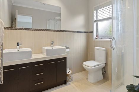 Photo of property in 23 Ina Ville Drive, Pukekohe, 2120