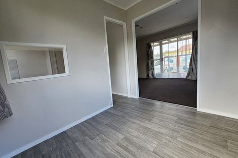 Photo of property in 111 Kemp Road, Massey, Auckland, 0614