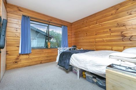 Photo of property in 2/21 Tahu Crescent, Sunnynook, Auckland, 0620