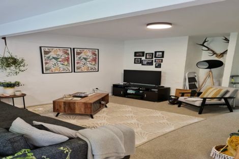 Photo of property in 141 Churton Drive, Churton Park, Wellington, 6037