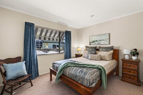 Photo of property in 19 Kingsgate Avenue, Havelock North, 4130