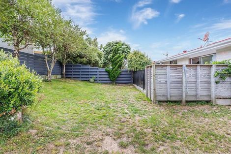 Photo of property in 27 Akaroa Drive, Maupuia, Wellington, 6022