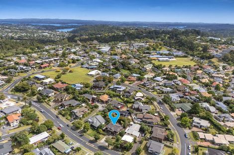 Photo of property in 32 Unsworth Drive, Unsworth Heights, Auckland, 0632