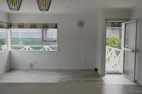 Photo of property in 41 Yeovil Road, Te Atatu Peninsula, Auckland, 0610