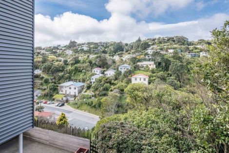 Photo of property in 33 Tiketike Way, Brooklyn, Wellington, 6021