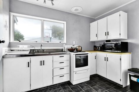 Photo of property in 11 Manuka Place, Hawera, 4610