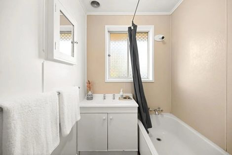 Photo of property in 102 Browning Street, Leamington, Cambridge, 3432