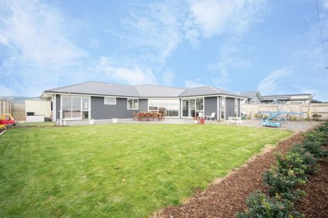 Photo of property in 31 Silicon Way, Fitzherbert, Palmerston North, 4410