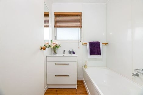 Photo of property in 44 Fitzwater Place, Henderson, Auckland, 0612