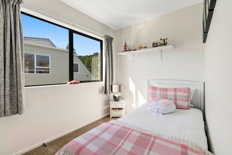 Photo of property in 4 William Bayes Place, Red Beach, 0932