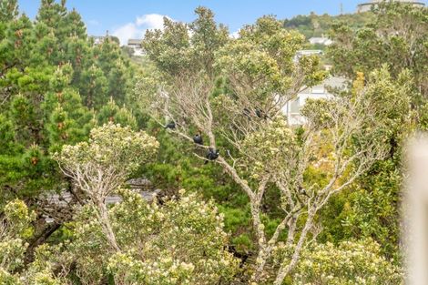 Photo of property in 35 Poto Road, Normandale, Lower Hutt, 5010