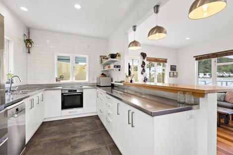 Photo of property in 82 Owhiro Bay Parade, Owhiro Bay, Wellington, 6023