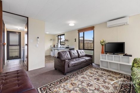 Photo of property in 8 Cameron Place, Ranui, Auckland, 0612