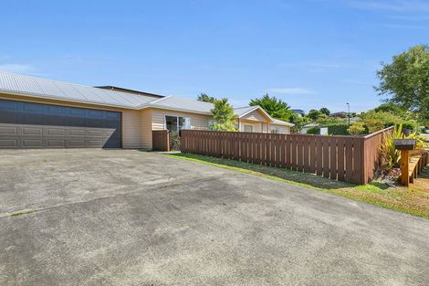 Photo of property in 2 Catlins Glen, Aotea, Porirua, 5024