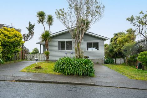Photo of property in 32 Thurleigh Grove, Karori, Wellington, 6012