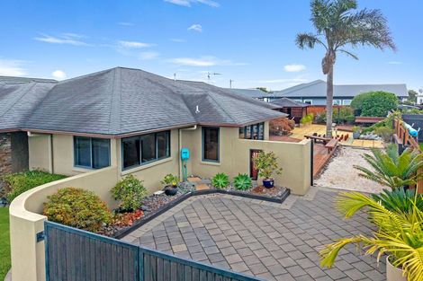 Photo of property in 20 Aranui Drive, Papamoa Beach, Papamoa, 3118