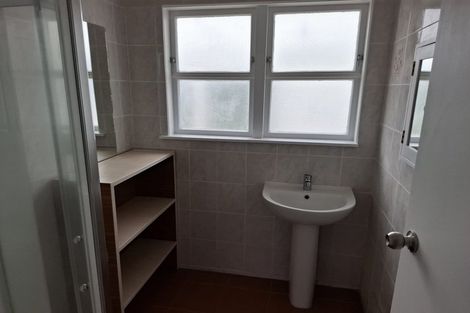 Photo of property in 28 Plumley Crescent, Mangere, Auckland, 2022