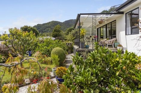 Photo of property in 52 Dorset Street, Picton, 7220