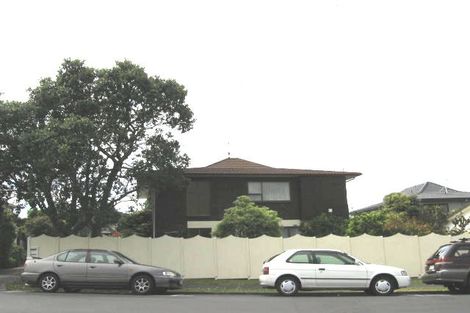 Photo of property in 2/965 Beach Road, Torbay, Auckland, 0630