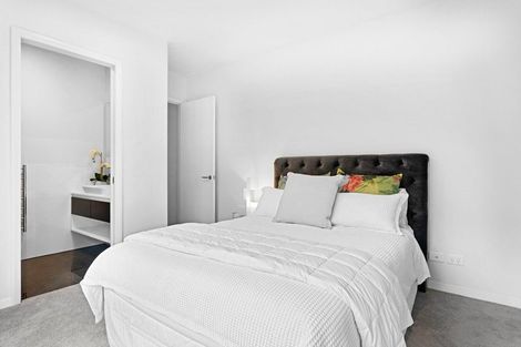 Photo of property in 2 Snowdon Road, Fendalton, Christchurch, 8052