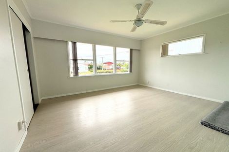 Photo of property in 15 Halberg Street, Papakura, 2110