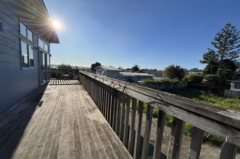 Photo of property in 42 Lavelle Road, Henderson, Auckland, 0612