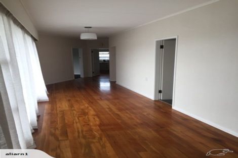 Photo of property in 104 Manawapou Road, Hawera, 4610