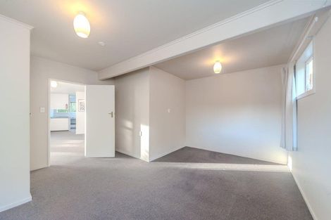 Photo of property in 106a Newlands Road, Newlands, Wellington, 6037