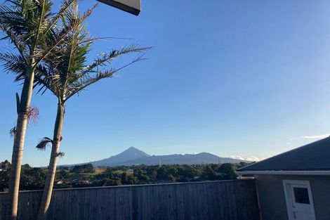Photo of property in 8 Evelyn Place, Welbourn, New Plymouth, 4310