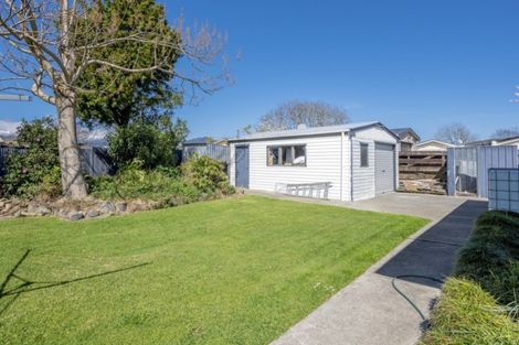Photo of property in 12 Featherston Street, Levin, 5510