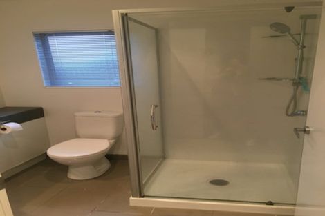 Photo of property in 1a/71 Spencer Road, Oteha, Auckland, 0632